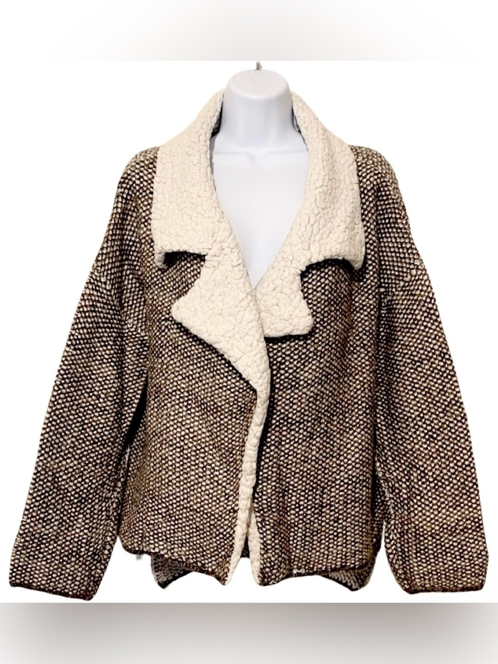 Main Strip Women’s Polyester Waterfall Teddy Jacket in Cream & Brown Size M